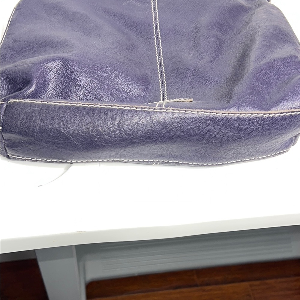 Elegant Navy Leather Shoulder Bag - Picture 7 of 8